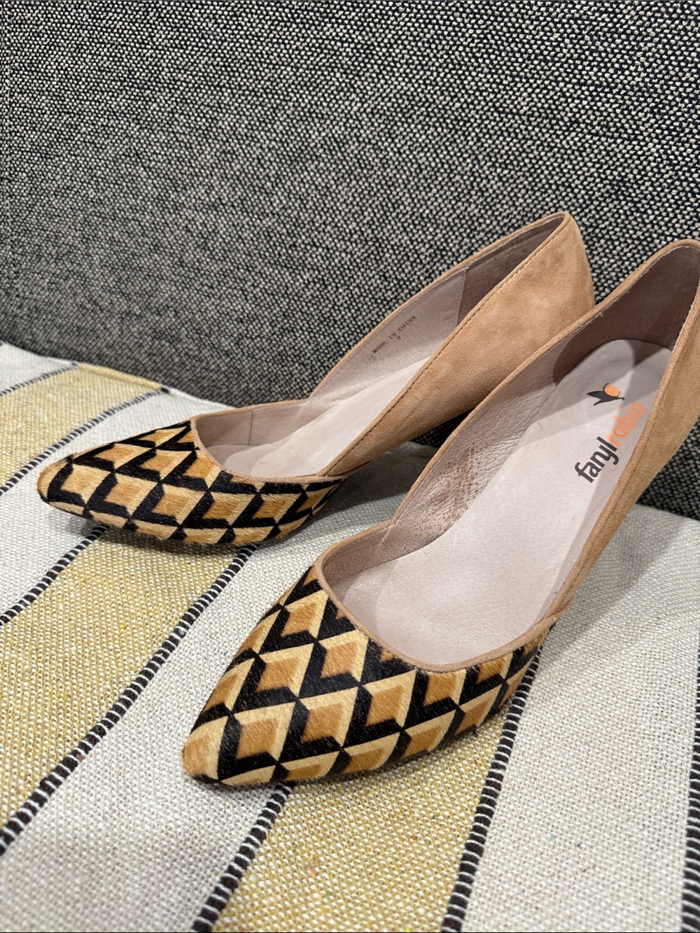Farylrobin Black & Tan Geometric Fur Suede Pointed-Toe Pumps EUC Size 9